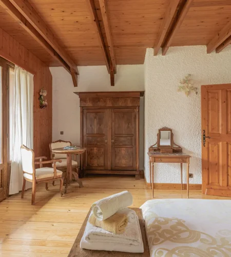 Dormitorio principal de Casa Carmen en Casas de Zapatierno - Turismo rural en los Pirineos