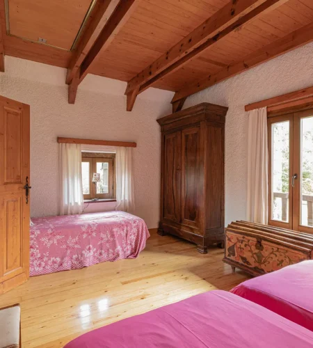 Detalle dormitorio de Casa Carmen en Casas de Zapatierno - Turismo rural en los Pirineos